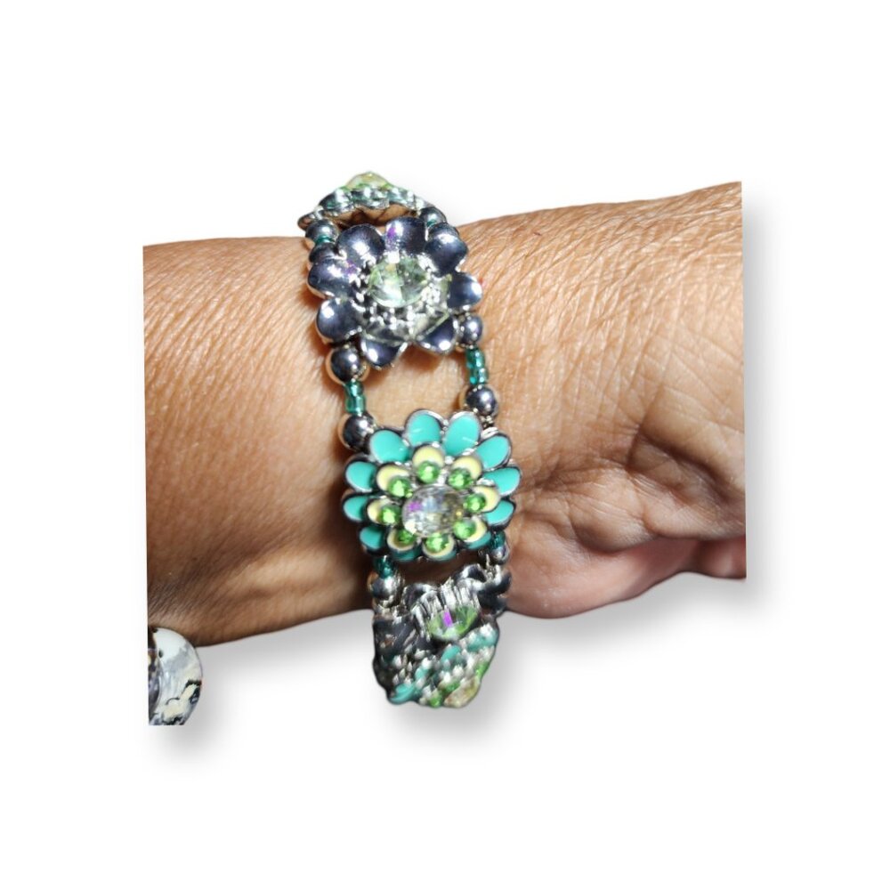 Flower Bracelet - Picture 7 of 7